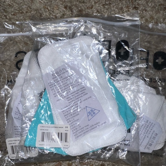 NWT Figs Scrubs Aqua Blue Face Mask with Extra Inserts RARE - Picture 2 of 2